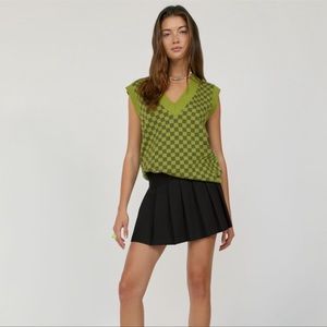 ✨Host Pick✨NWOT Aritzia Sunday Best Olive Mini 15" Skirt in Black